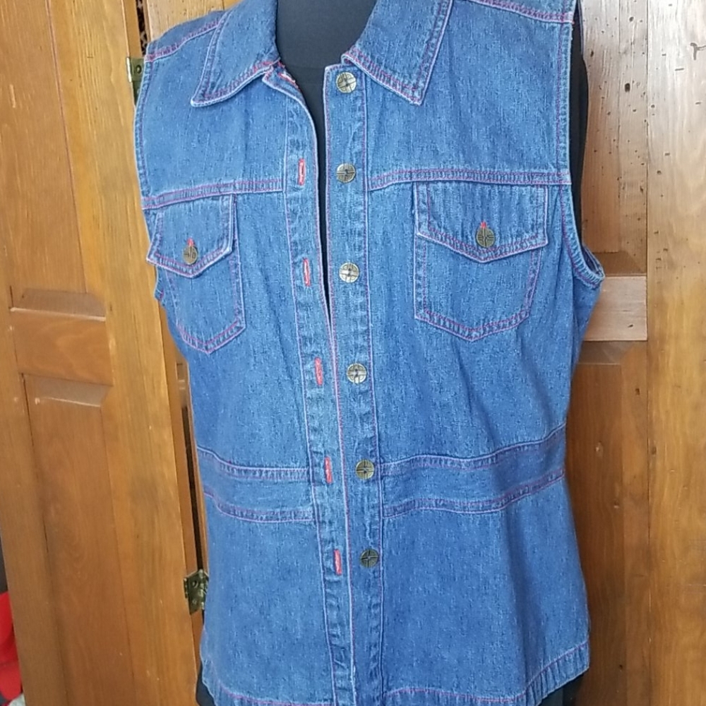 Ease Sport Jean's vest w/red trim. Size 14